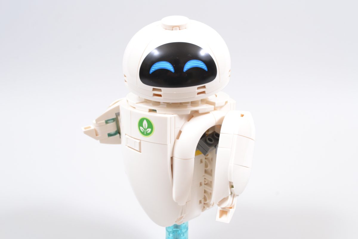 LEGO Disney 43279 WALL E and EVE 16 1200x800