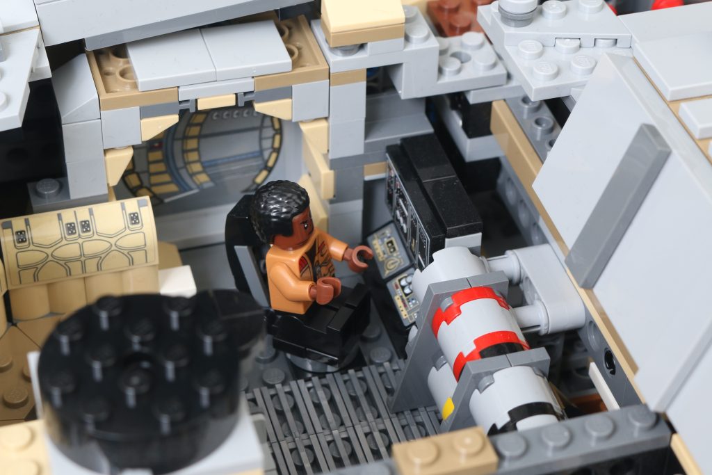 LEGO Star Wars 75192 UCS Ultimate Collectors Series Millennium Falcon review 47 1024x683