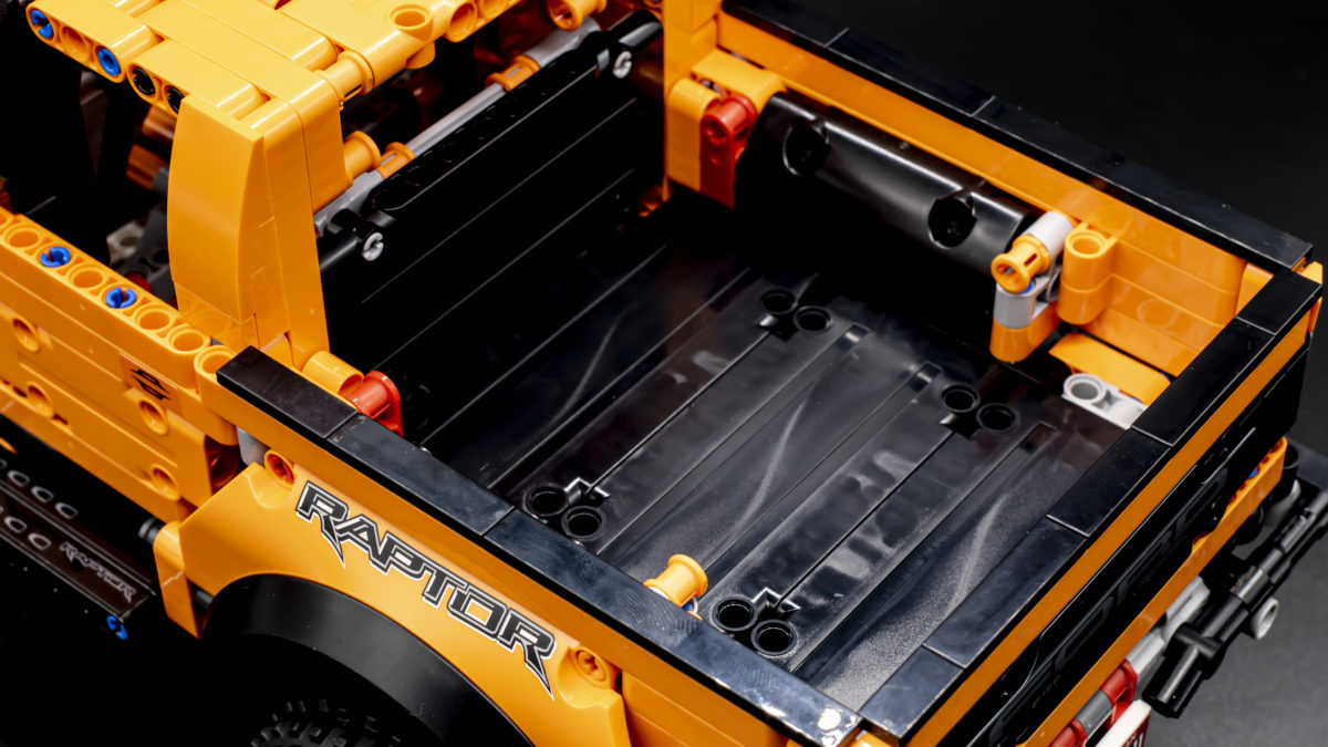 LEGO Technic 42126 Ford F 150 Raptor 23