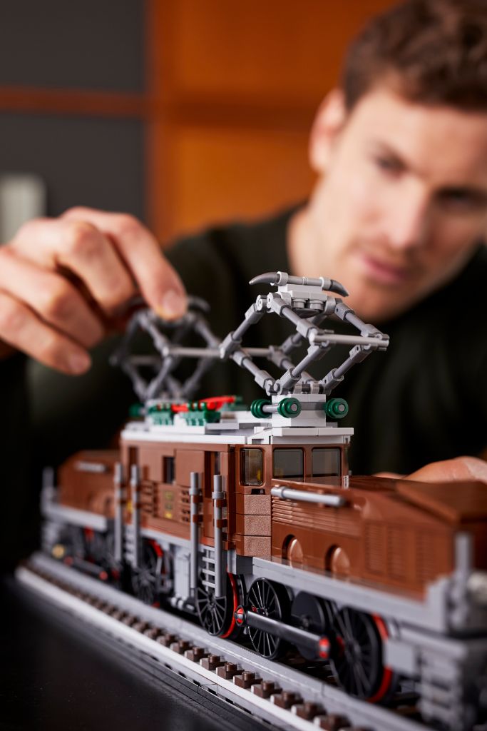 LEGO 10277 Crocodile Locomotive 35