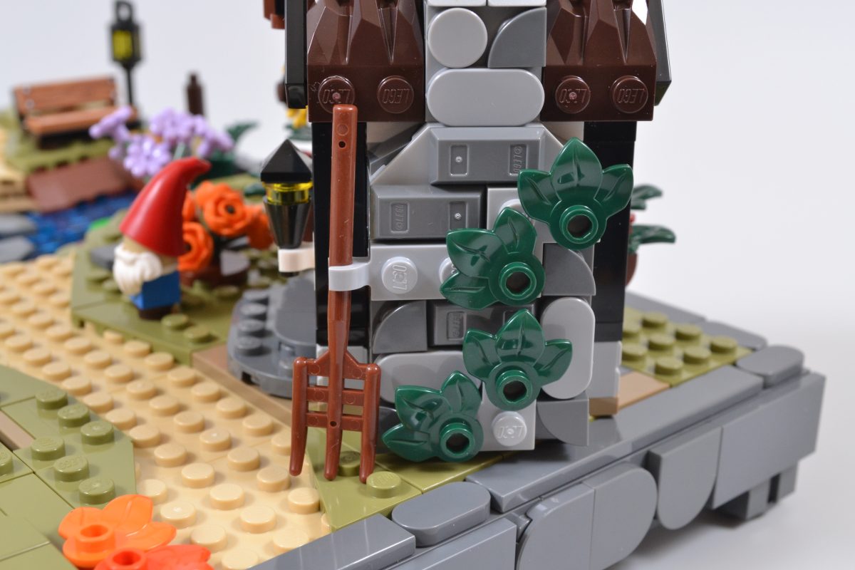LEGO Icons 11372 Autumn Cottage Garden 35 1200x800